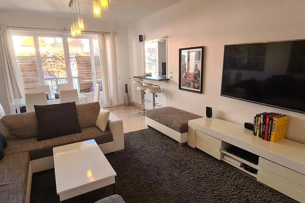 Centre, 3P/Terrasse , 300 M Plages. Cannes 0*,  Frankrike
