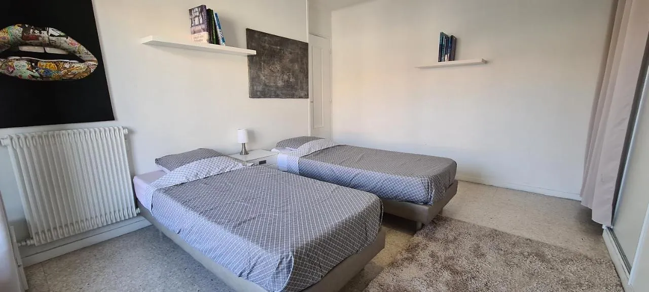 Apartment Centre, 3P/Terrasse , 300 M Plages. Cannes France